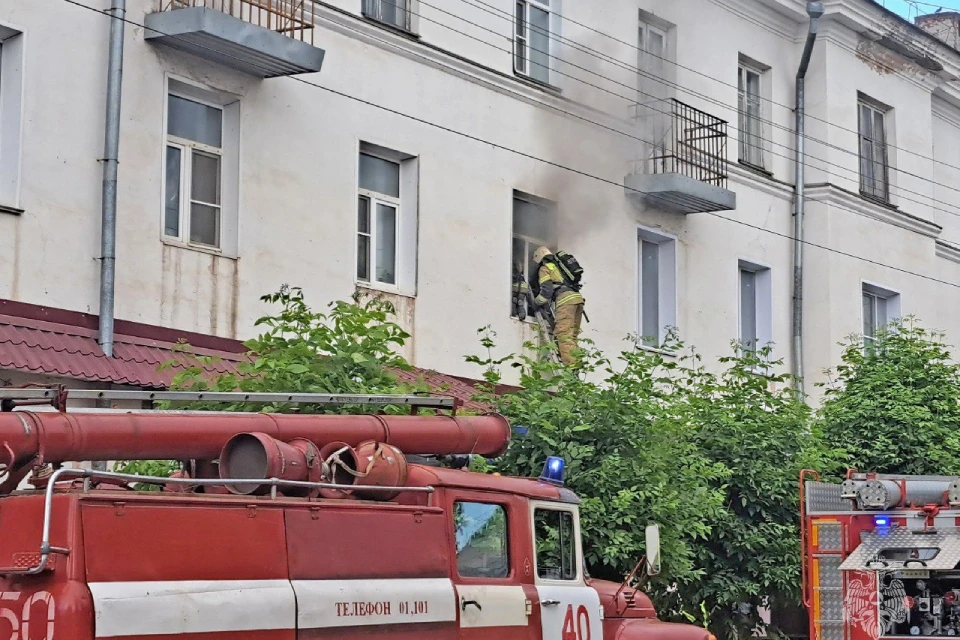 Горела квартира на втором этаже. Фото: ГУ МЧС России по Кировской области