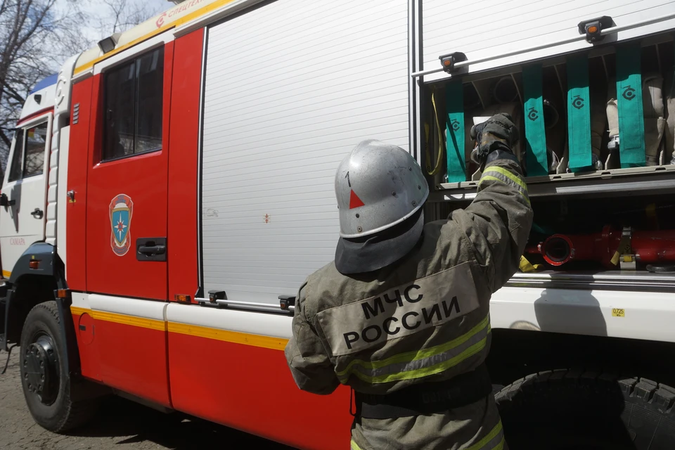 Экстренные службы продолжают тушение на месте происшествия