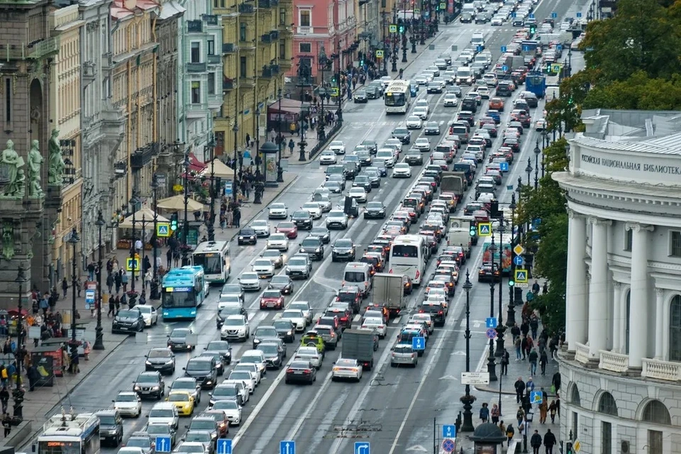Движение в центре Петербурга в ближайшие дни будет затруднено из-за ряда введенных ограничений.