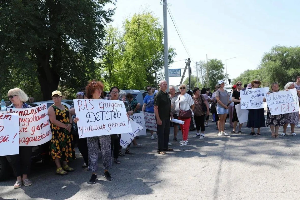 В Комрате жители вышли на акцию протеста, требуя не мешать открытию GagauziyaLand