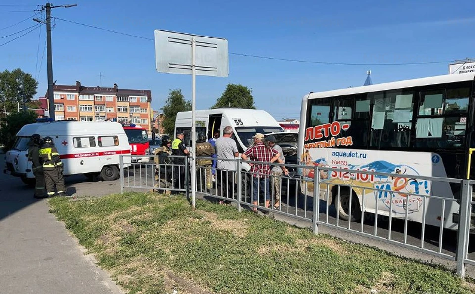 В Ульяновске в столкновении маршруток пострадали девочка, пенсионерка и мужчина | ФОТО: ГУ МЧС России по Ульяновской области