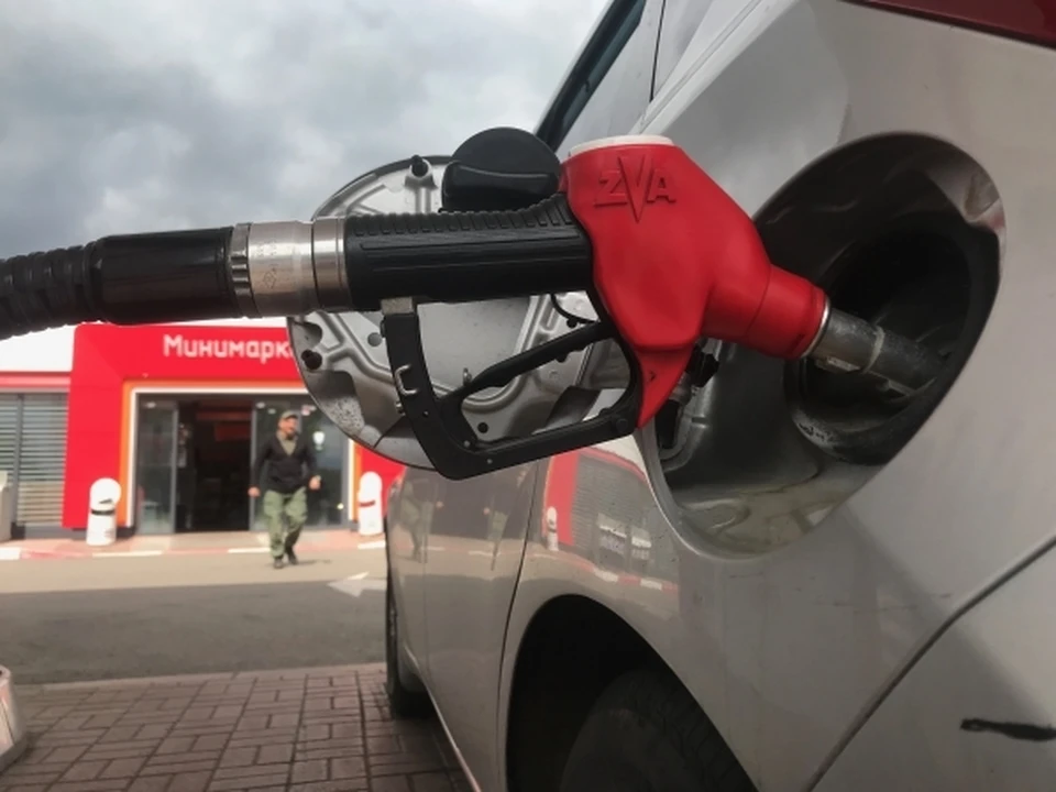 Бензин стабильно дорожает уже которую неделю.