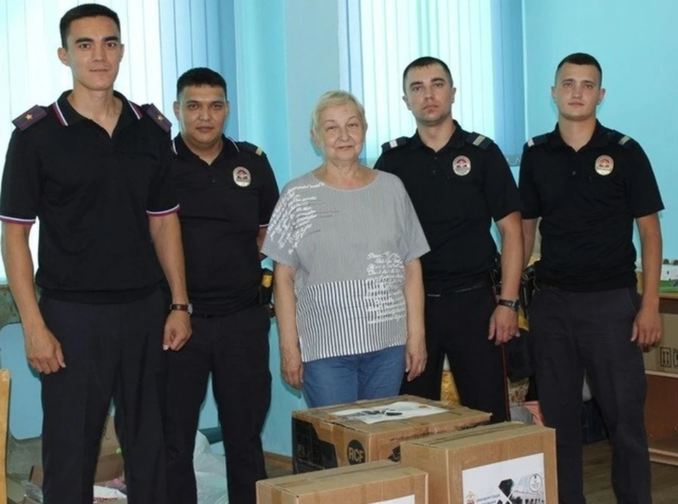 Сотрудники правоохранительных органов собрали персональные посылки