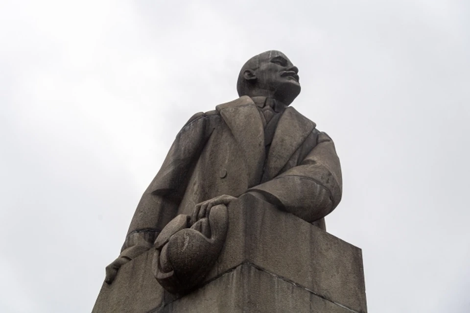 Памятник Владимиру Ленину заканчивают обновлять в Якутске