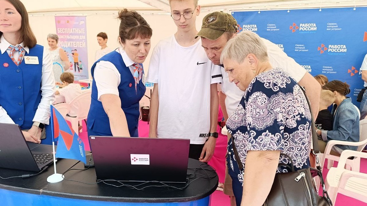 Почти 2 тысяч вакансий предложили соискателям Владимирской области на  празднике ко Дню семьи, любви и верности - KP.RU