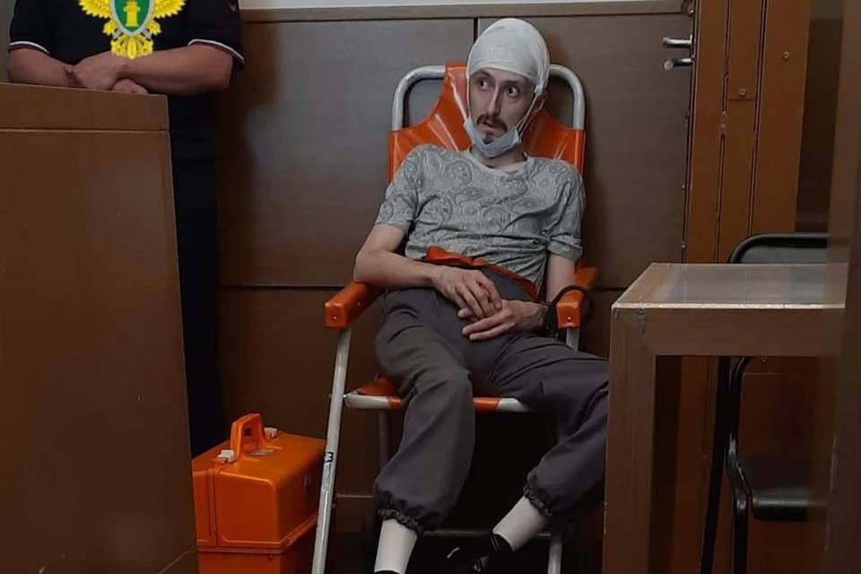 Андрей Демин, которого ранили в голову при задержании, впервые появился в суде. Фото: пресс-служба суда