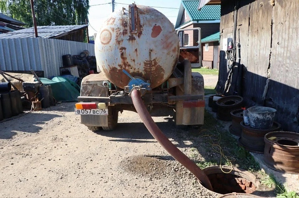 В Ростове решают проблему с канализацией. ФОТО: администрация Ростовского района