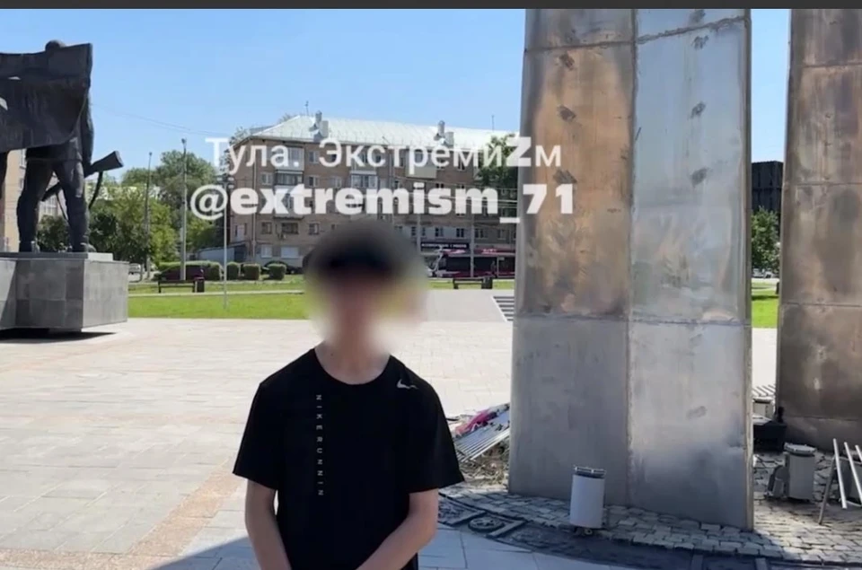 13-летний школьник станцевал у Вечного огня в Туле. Фото: «Тула. ЭкстремиZм».