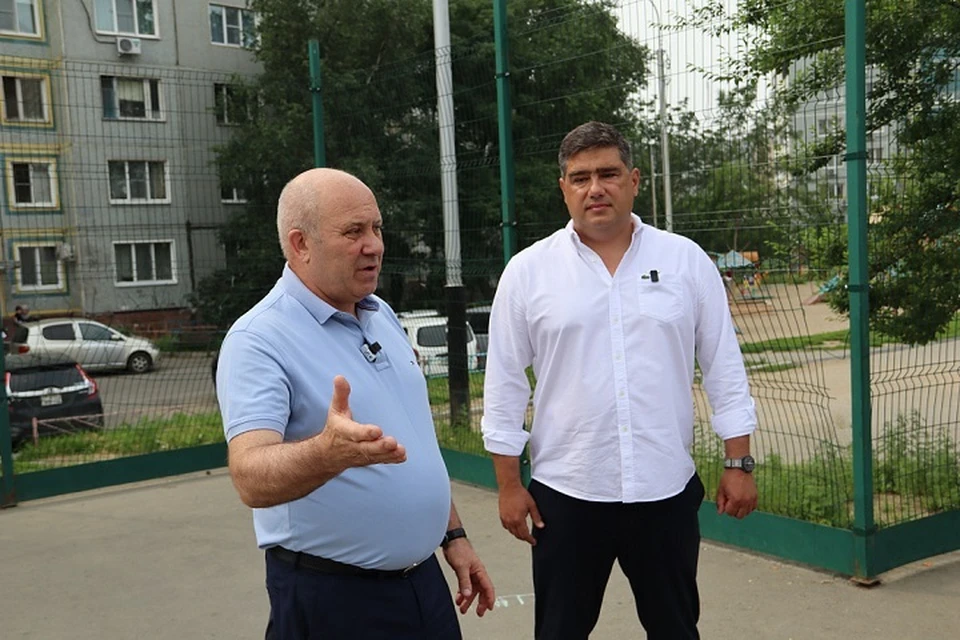 Сергей Кравчук осмотрел спортплощадку, по которой поступила жалоба