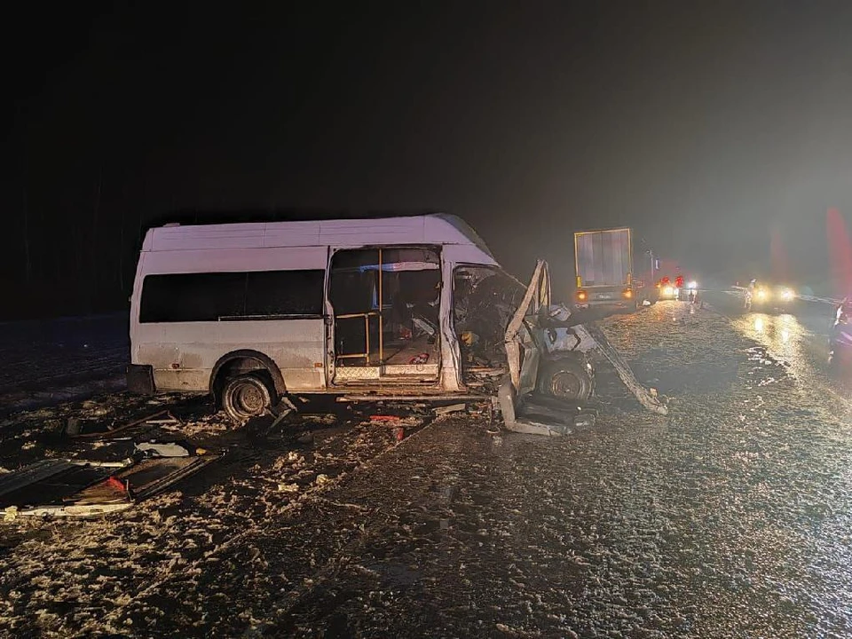 Два человека в аварии погибли и еще два пассажира получили ранения