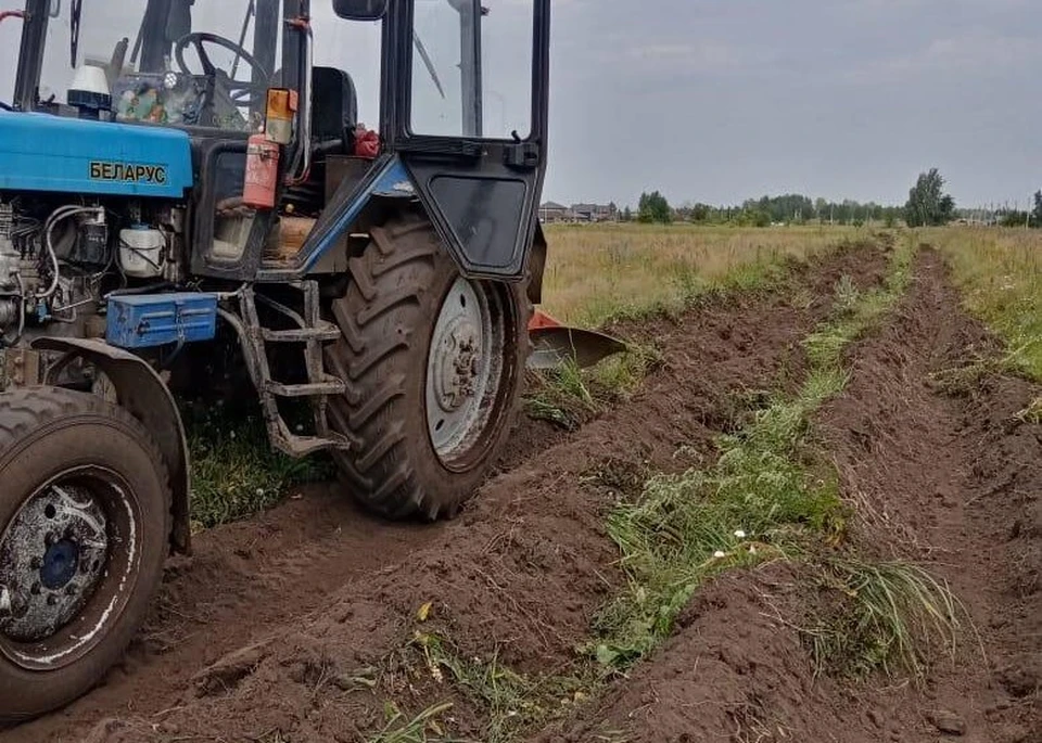 В Ульяновске провели противопожарную опашку в районе поселка Ленинский. ФОТО: тг-канал Центра по благоустройству и озеленению Ульяновска
