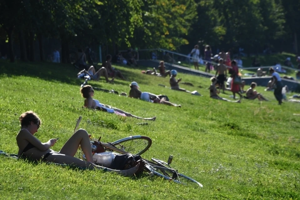 Температура воздуха ночью составит 20-22°C, но днем столбик термометра поднимется до 35-37°C.