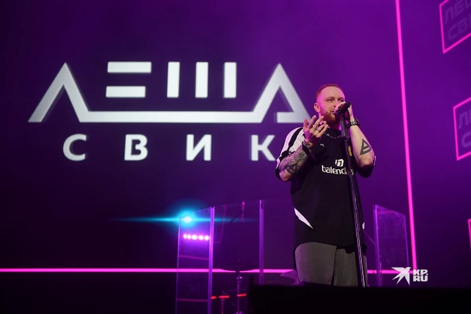 В своем райдере артист запрашивает абонемент в лучший фитнес-центр, кальян, сигареты и виски