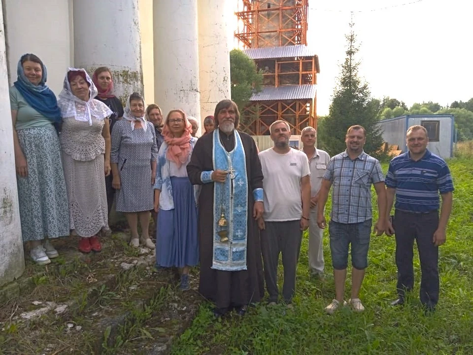 Жители Рашкино со священником Александром Рабцуном совершили паломничество в храм в Арпачево. Фото: Тверская епархия
