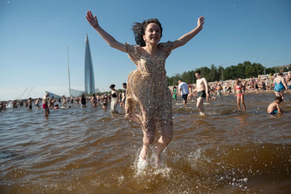 В Петербурге снова жарко.