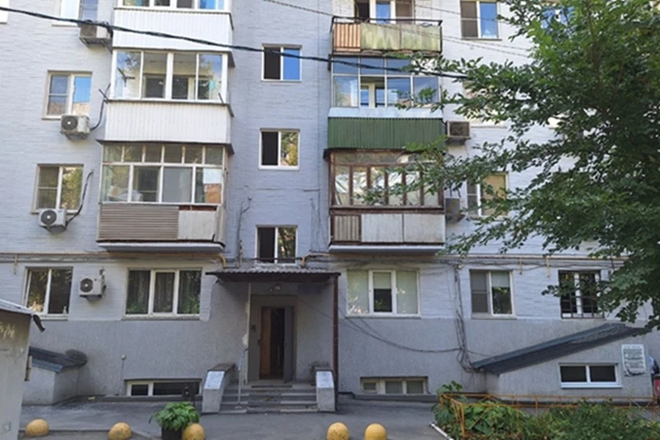 Жители дома пожаловались на запах, которых сохраняется уже несколько дней.