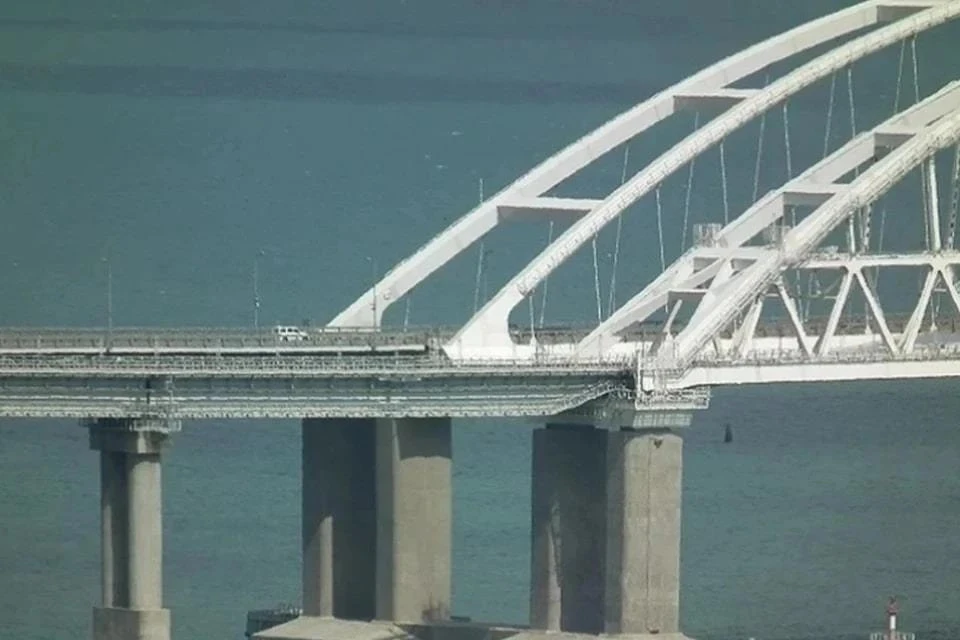 В очереди перед Крымским мостом со стороны Керчи стоят 300 авто