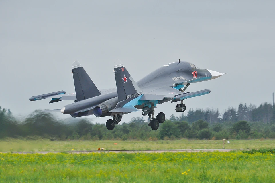 В Волгоградской области при выполнении планового учебно-тренировочного полета потерпел крушение самолет Су-34