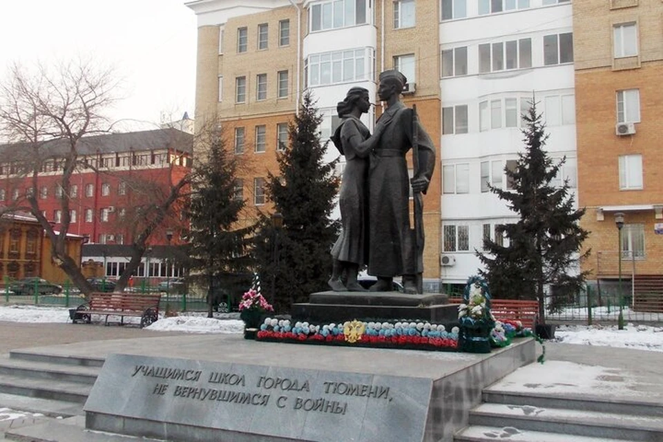 Так памятник выглядел до «обновления». Фото: администрация Тюмени.