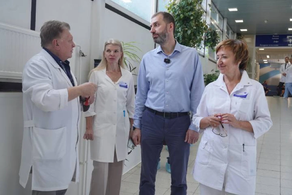 Александр Ведерников посетил Иркутский филиал МНТК «Микрохирургия глаза» в преддверии его 35-летия