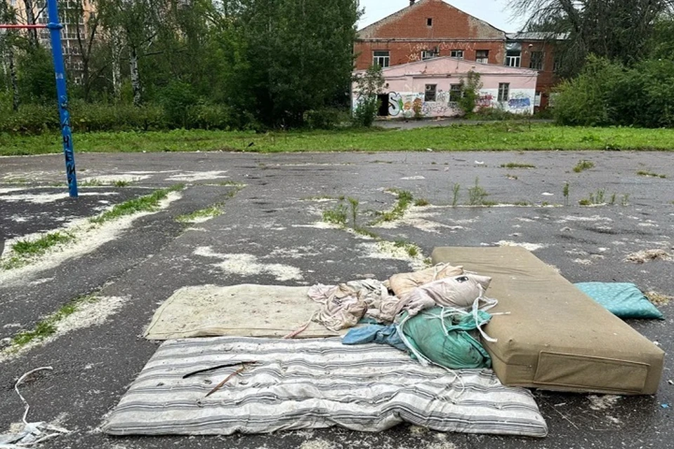 В здании бывшей больницы поселились бомжи. ФОТО: ОНФ по Ярославской области