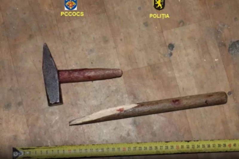 Преступники нанесли жертве более 40 ударов молотком по голове. Фото: полиция.