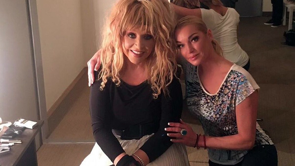 Yalangoch qiz otloqda