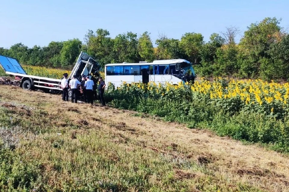 Автобус врезался в грузовик. Фото: ресс-служба областной прокуратуры.