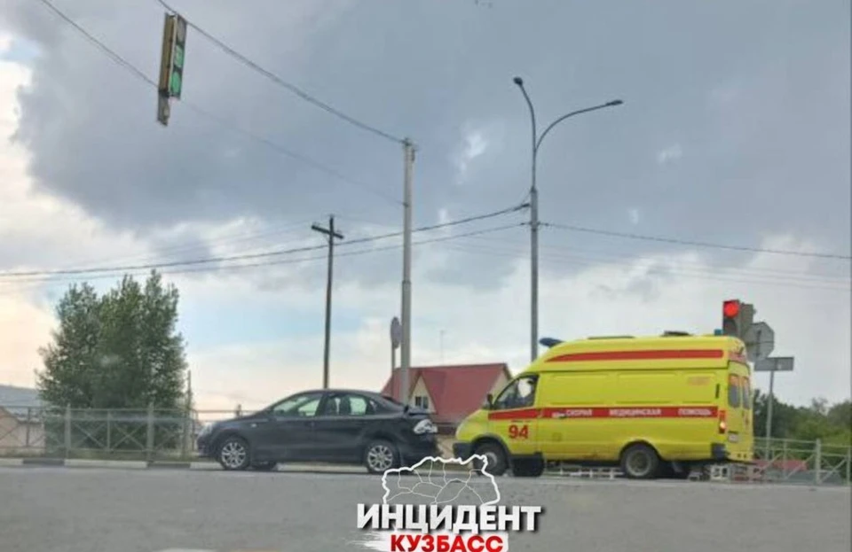 Автобус ехал из Кемерова в Топки и двигался по маршруту номер 102. Фото: "Инцидент Кузбасс".