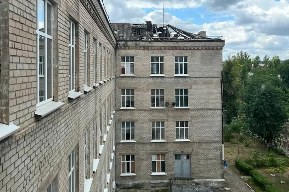 Строители из Татарстана собрались привести в порядок школу №2 в Рубежном, которая пострадала от ракетных ударов со стороны украинской армии. Фото - пресс-служба главы РТ