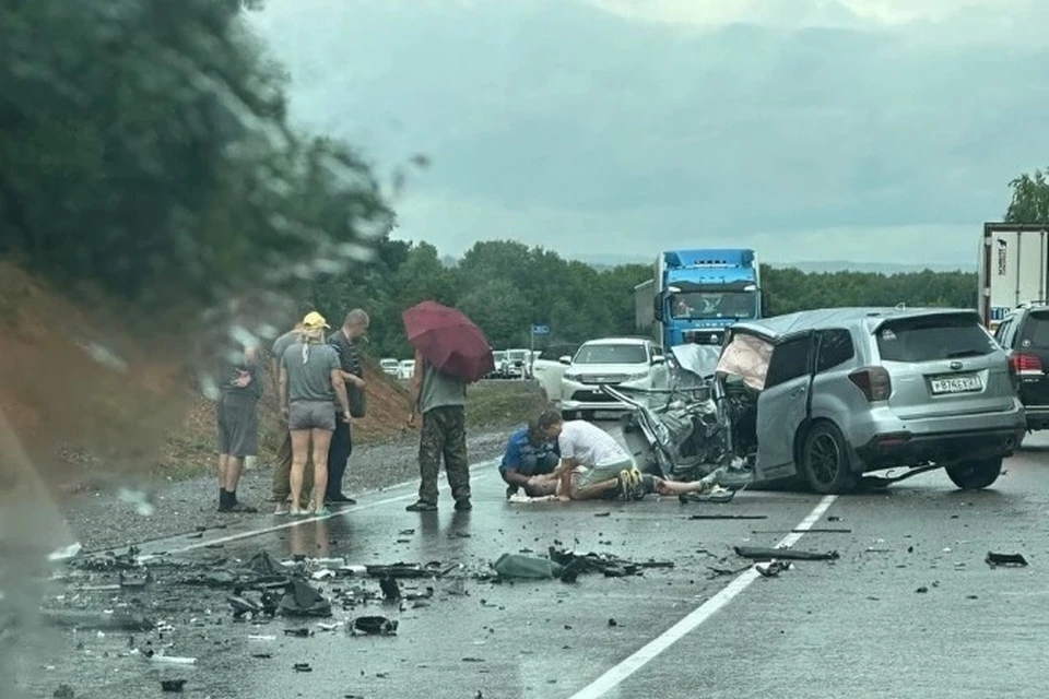 Кадры с места ДТП в день трагедии.