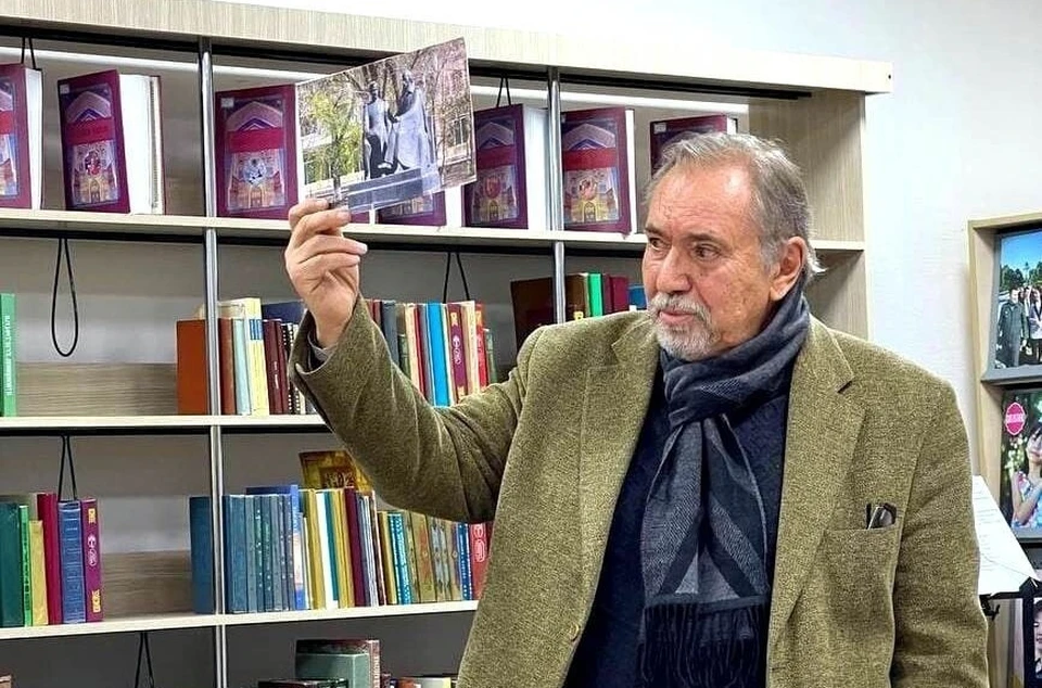 Писатель проведет две встречи