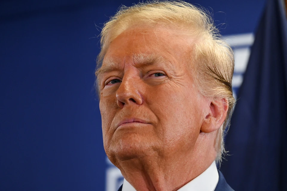 Личный самолет Трампа был вынужден совершить посадку из-за неисправности.