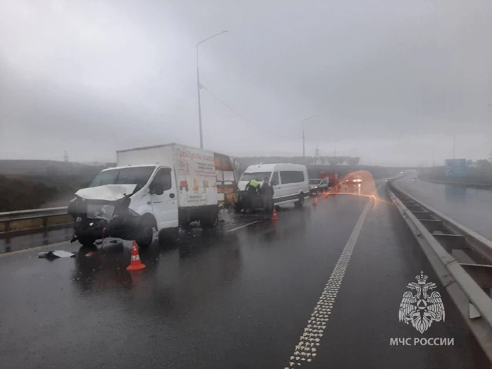 Опубликовано видео с места ДТП с микроавтобусом в Нижегородской области.