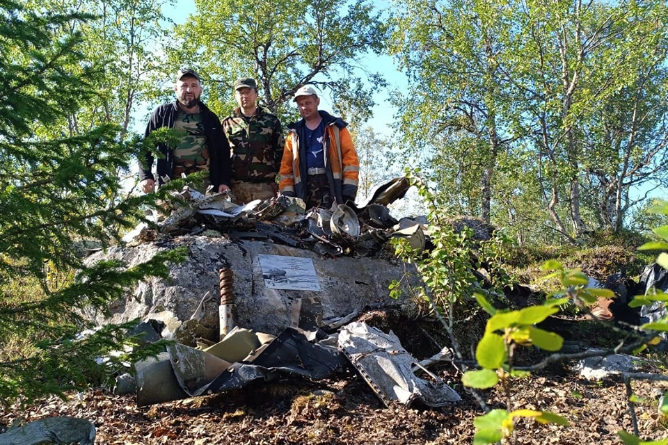 В Мурманской области установили памятный знак на месте гибели летчика-истребителя 2-го ГКИАП Северного флота Александра Аникина. Фото: МИГ "Прерванный полет" / vk.com/air.heroes