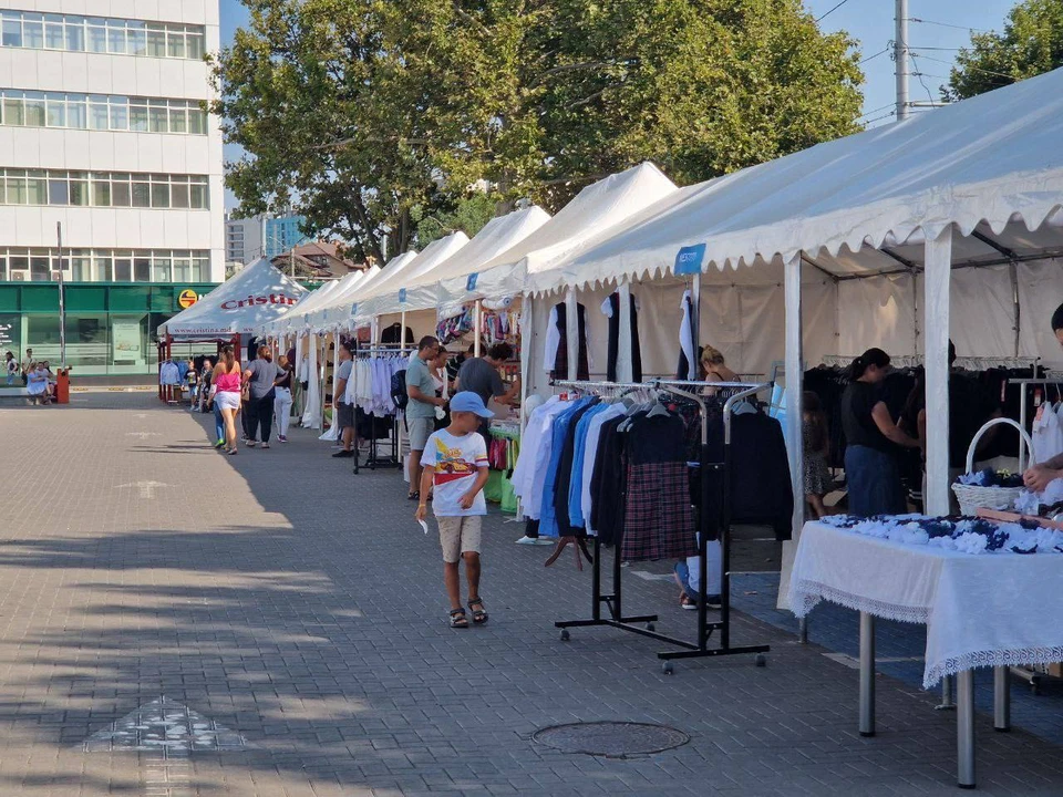 Пришло время закупать все необходимое к учебному году. Фото: t.me/aifmd