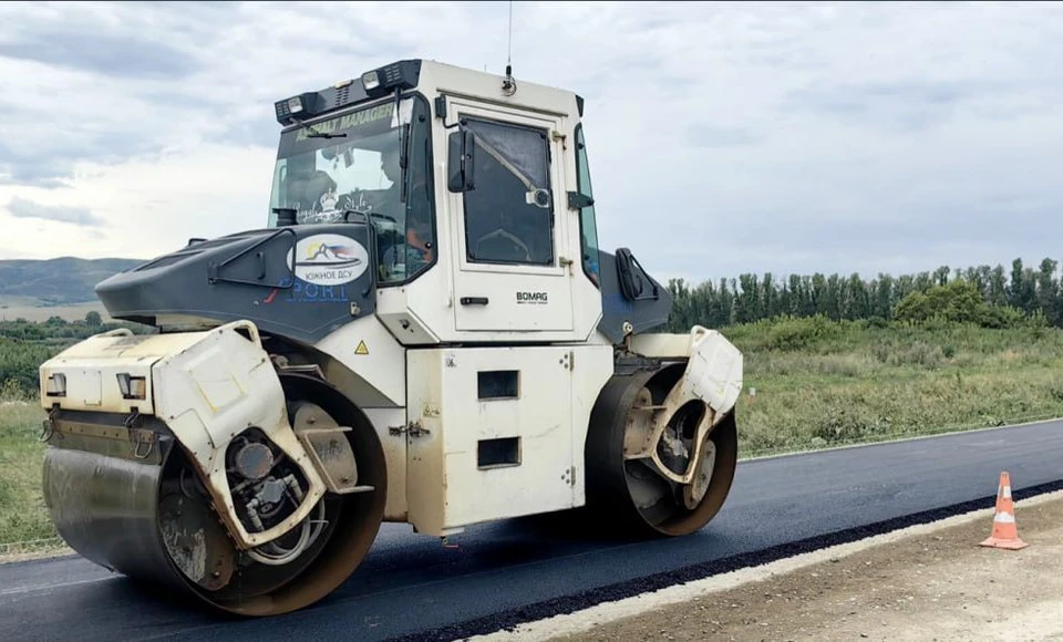 Ремонт идет на более чем 200 участках. Фото: Telegram-канал Виктора Томенко