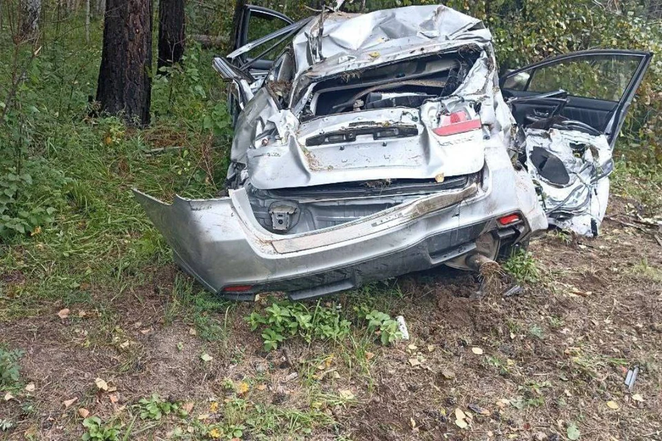 Один человек погиб и два пострадали в аварии на Байкальском тракте. Фото: ФГКУ «Байкальский поисково-спасательный отряд МЧС России»