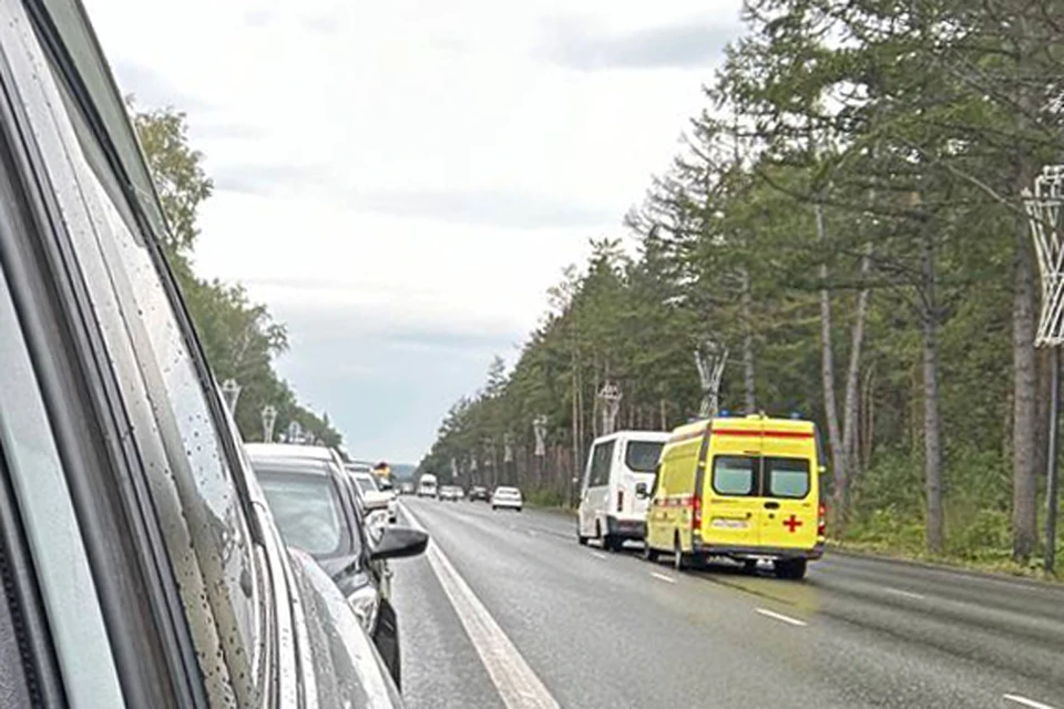 Пассажира маршрутки увезли в больницу. Фото: читатель КП