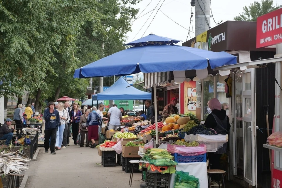 Иностранцам будет запрещено заниматься торговлей продуктами, напитками, табачной продукцией, текстилем, одеждой, обувью и др.