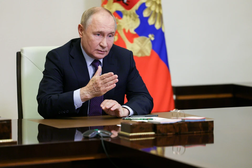 Владимир Путин во время оперативного совещания с постоянными членами Совета Безопасности РФ. Фото: Алексей Бабушкин/пресс-служба президента РФ/ТАСС