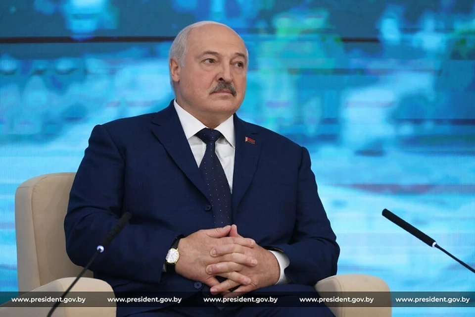 Лукашенко сказал, почему все еще не пользуется мобильным телефоном. Фото: president.gov.by.