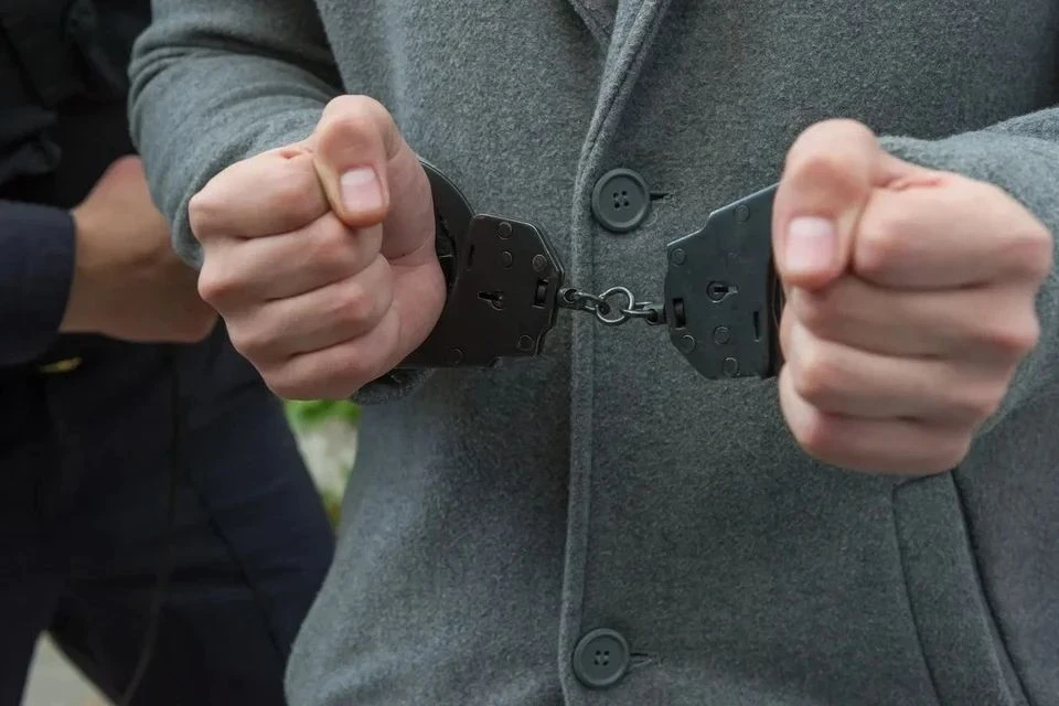выебал спящую  