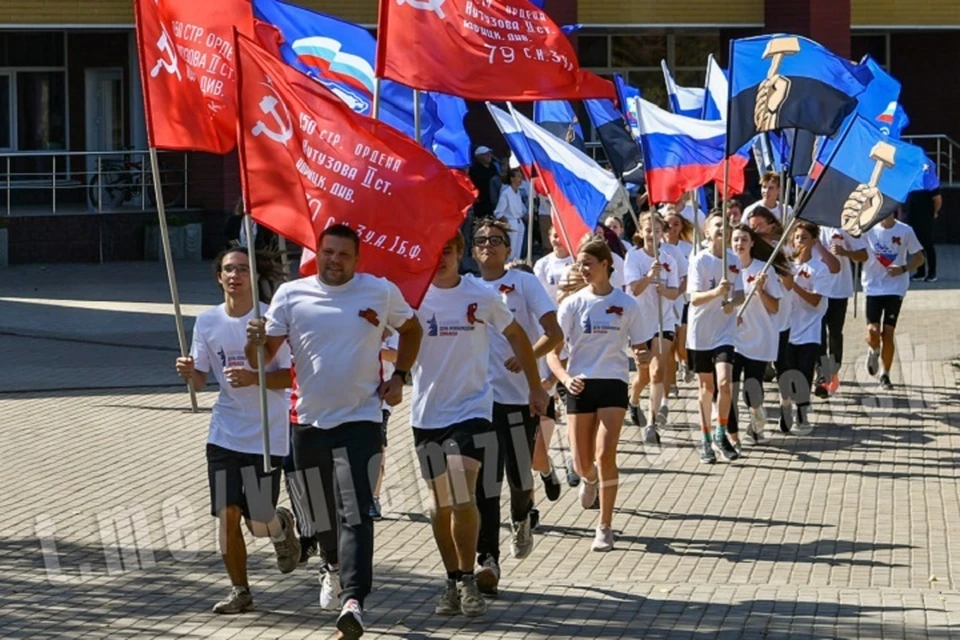 Предстоящему празднику - Дню освобождения Донбасса - посвятили юные спортсмены Донецка свой легкоатлетический пробег. Фото: ТГ/Кулемзин