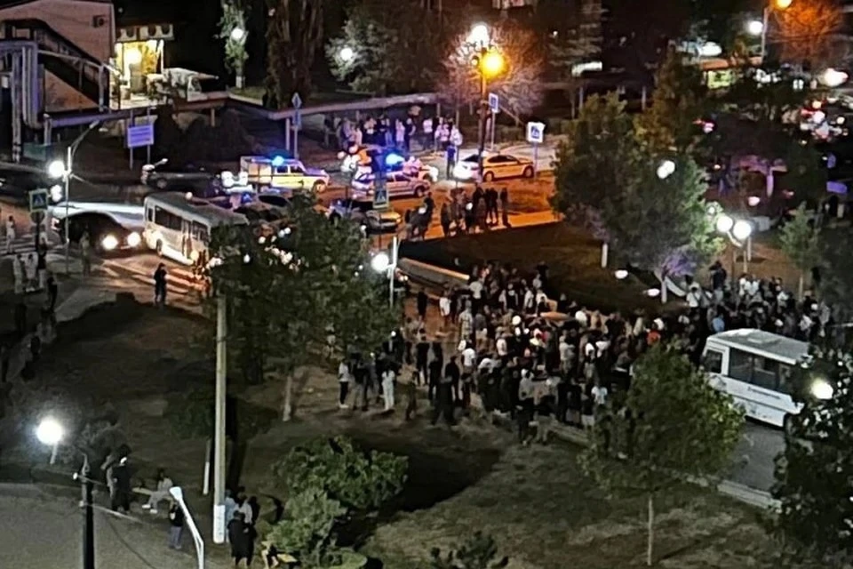 МВД: В полицию после массовой драки в поселке Афипский доставлено 54 человека. Фото: кадр видео из соцсетей