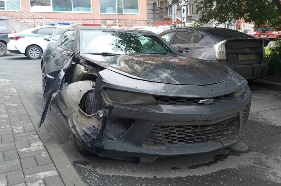 Появилось видео ДТП, когда новосибирец за рулём Chevrolet Camaro сбил женщину