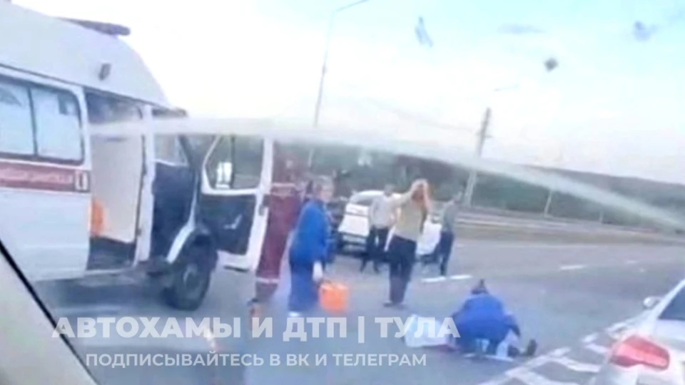 Легковушка насмерть сбила 14-летнего школьника под Новомосковском Тульской области. Фото: "Автохамы и ДТП. Тула".
