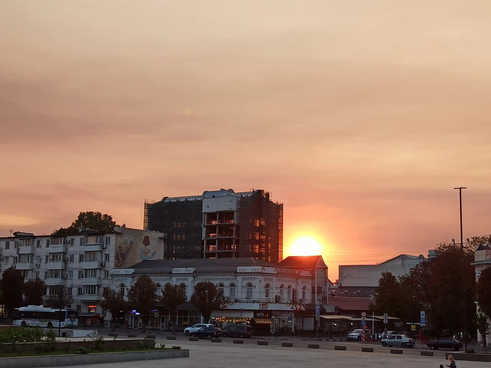 По данным синоптиков, жара в Крыму сохранится до середины месяца