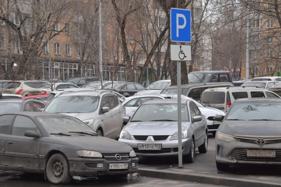 Возвращение парковки не рассматривается ввиду необходимости обеспечения антитеррористической защищенности административных зданий и мест массового пребывания горожан.