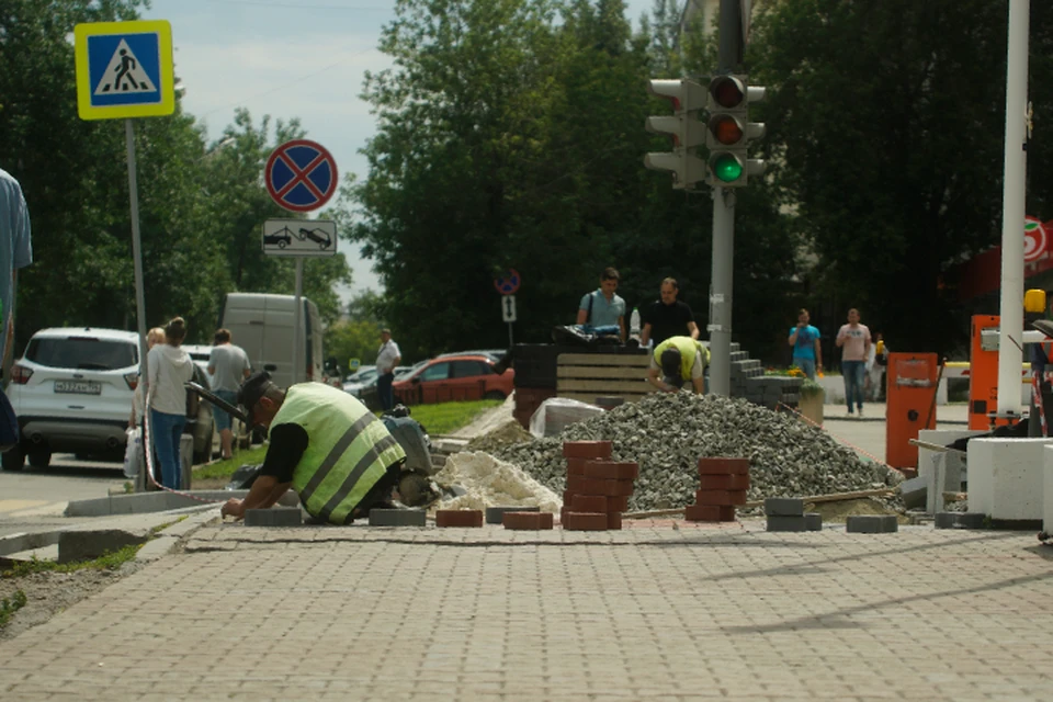 Подрядчик должен провести работы в течение месяца с момента подписания контракта.